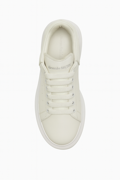 Alexander McQueen - ℂ𝕝𝔸𝕊𝕊𝕀ℂ 𝕎ℍ𝕀𝕋𝔼