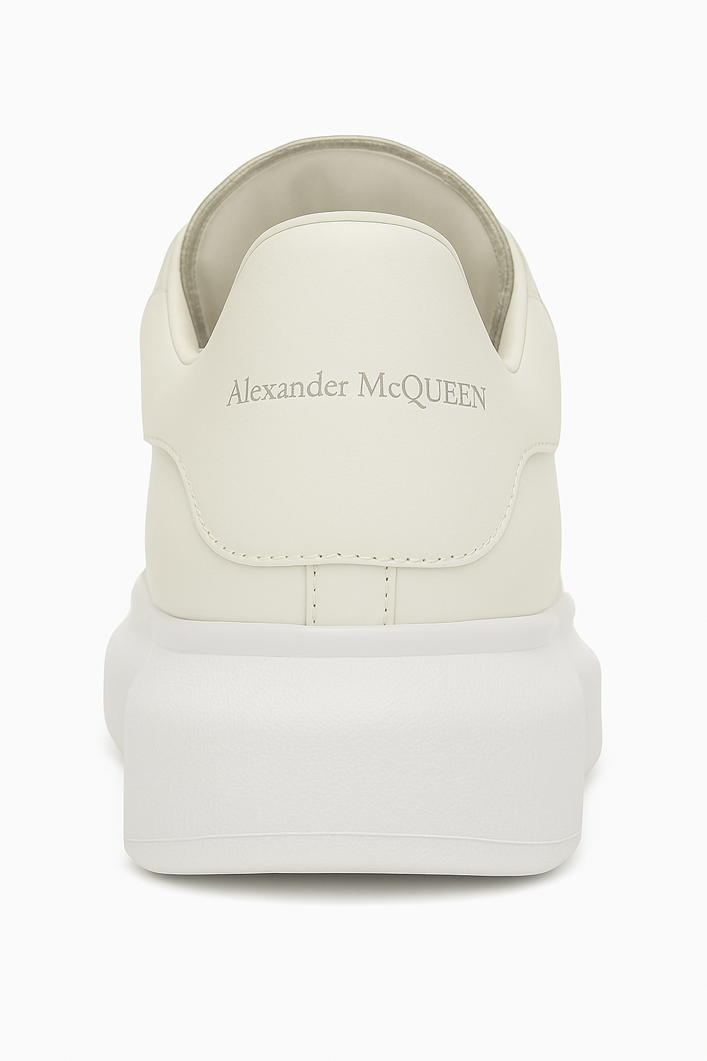 Alexander McQueen - ℂ𝕝𝔸𝕊𝕊𝕀ℂ 𝕎ℍ𝕀𝕋𝔼