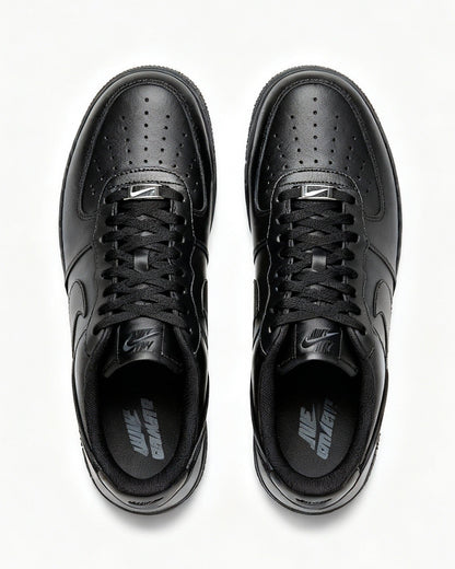 Nike Air Force 1 - ℂ𝕃𝔸𝕊𝕊𝕀ℂ 𝔹𝕃𝔸ℂ𝕂