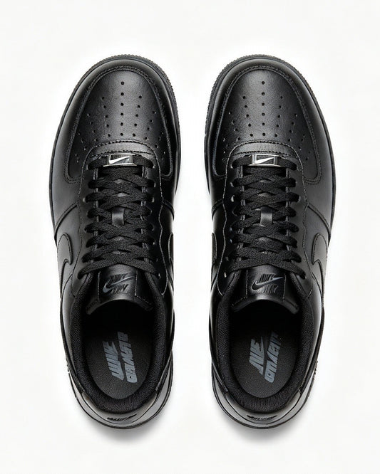 Nike Air Force 1 - ℂ𝕃𝔸𝕊𝕊𝕀ℂ 𝔹𝕃𝔸ℂ𝕂