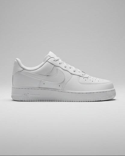 Nike Air Force 1 - ℂ𝕃𝔸𝕊𝕊𝕀ℂ 𝕎ℍ𝕀𝕋𝔼